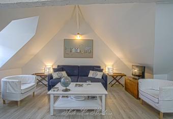 La Venelle du Bassin allows 18 year olds to book a room