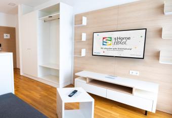 sHome Hotel Graz - Self-Check-in & free parking has Balcony rooms
