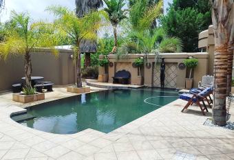 Oudtshoorn Guest House has Balcony rooms