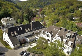 Hotel Restaurant H  ldrichsm  hle allows 18 year olds to book a room