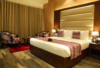 Hotel WJ Grand allows 18 year olds to book a room