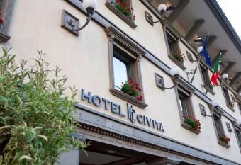 Hotel Civita has Balcony rooms