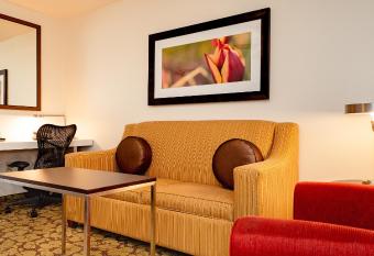 Hilton Garden Inn Temple Medical Center allows 18 year olds to book a room