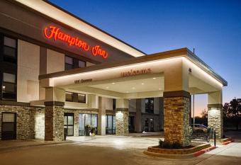 Hampton Inn Salina allows 18 year olds to book a room