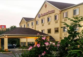 Comfort Suites allows 18 year olds to book a room