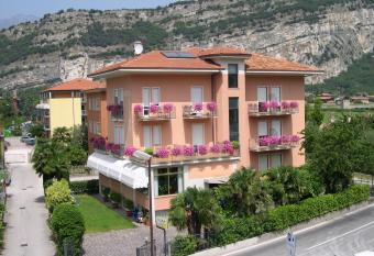 Villa Orchidea has Balcony rooms