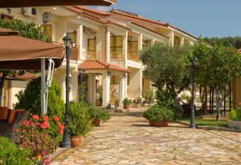 Zorbas Hotel has Balcony rooms
