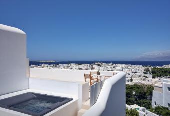 Belvedere Mykonos - Main Hotel - The Leading Hotels of the World has rooms with a private hot tub