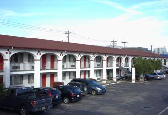 Cabana Inn has Smoking/Balcony rooms