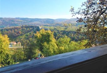  has rooms with a private hot tub