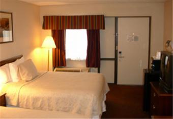 Best Western Bordentown Inn has rooms with a private hot tub