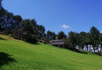 Hotel Bosques allows 18 year olds to book a room