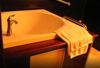 Apocalypto Motel has Balcony rooms