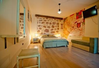 Medin di Lastua has Balcony rooms