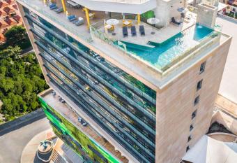 Sonesta Hotel Ibagu   allows 18 year olds to book a room