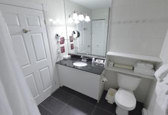 Les Pavillons du Petit Manoir du Casino allows 18 year olds to book a room