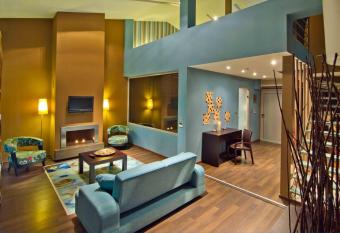 Cronwell Platamon Resort All-Inclusive has rooms with a private hot tub