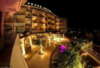 Grand Hotel President has Balcony rooms