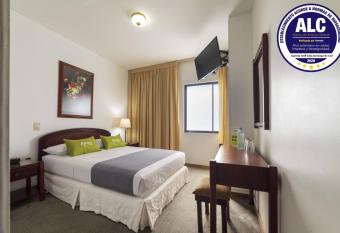 Ayenda 1408 Jaba Santiago de Cali allows 18 year olds to book a room