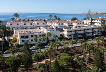 Apartamentos Los Manueles has Balcony rooms