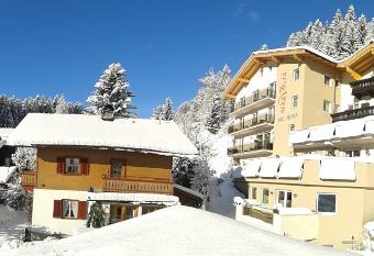 Hotel Alta Vista has Balcony rooms