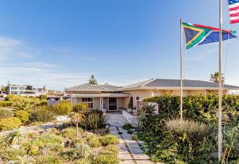 The Sir David Boutique Guest House has Balcony rooms