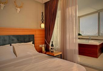 Shanziv has Balcony rooms