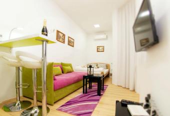 Balkan-inn Apartment Terazije has Smoking/Balcony rooms