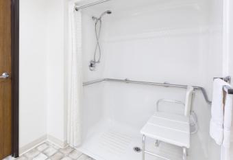 Super 8 by Wyndham Antigo has rooms with a private hot tub