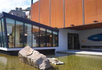 Wulai Pause Landis Resort allows 18 year olds to book a room