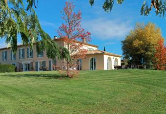 H  tel La Bastide d Iris has Balcony rooms