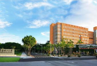 University Town International Hotel allows 18 year olds to book a room