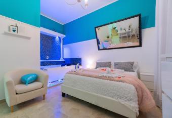  has rooms with a private hot tub