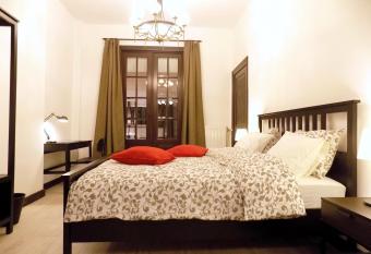 Maison Roosevelt - Charleroi Airport - Ideal Families has Balcony rooms