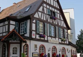 Hotel Sch  tzenhof mit SPA allows 18 year olds to book a room