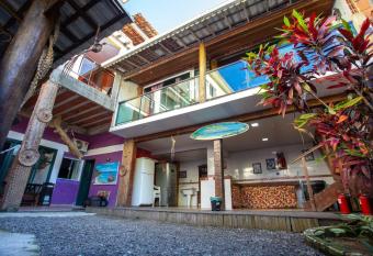 Suites Malibu 3 allows 18 year olds to book a room