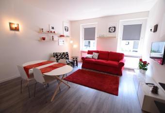 Le Rondinelle allows 18 year olds to book a room