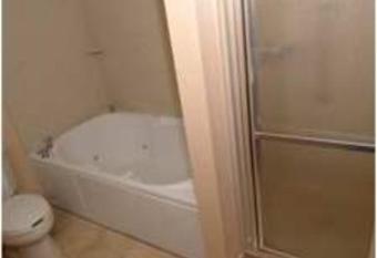 Hampton Inn Oneonta has rooms with a private hot tub