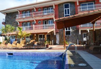 Hotel La Aldea Suites allows 18 year olds to book a room