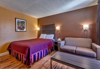 Siesta Motel allows 18 year olds to book a room