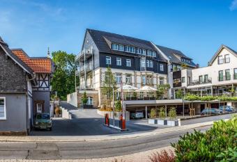 AKZENT Hotel Villa Saxer allows 18 year olds to book a room