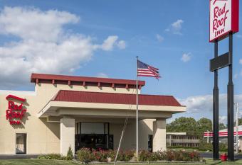 Red Roof Inn Bloomington - Normal/University has Smoking rooms
