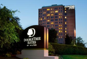 Doubletree Suites By Hilton Hotel Boston - Cambridge has Balcony rooms