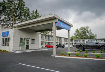 Motel 6 Tigard. Or. Portland Southwest allows 18 year olds to book a room