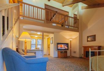 Northern Queen Inn has Smoking rooms