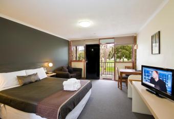 Lorne Coachman Inn allows 18 year olds to book a room