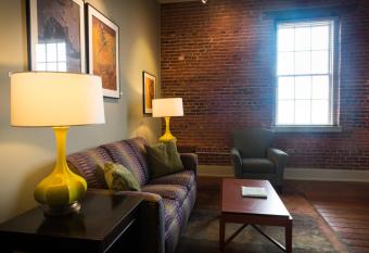 Lancaster Arts Hotel has rooms with a private hot tub