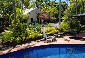 Mango Tree Holiday Apartments has Balcony rooms