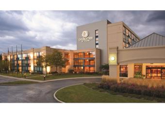 DoubleTree by Hilton Chicago - Arlington Heights has Balcony rooms