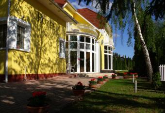 Hotel Penta Lux allows 18 year olds to book a room